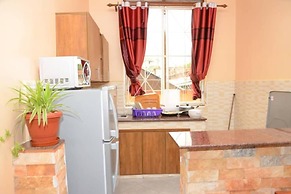 Kampala - Apartment - Sleeps 4 - Parking
