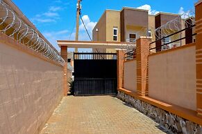 Kampala - Apartment - Sleeps 4 - Parking