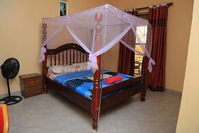 Kampala - Apartment - Sleeps 4 - Parking