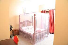 Kampala - Apartment - Sleeps 4 - Parking