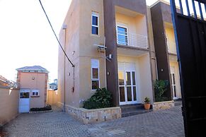 Kampala - Apartment - Sleeps 4 - Parking