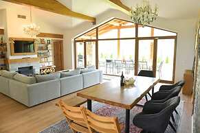 Luxurious Chalet near Pirin Golf Resort