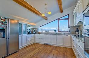 Luxurious Chalet near Pirin Golf Resort