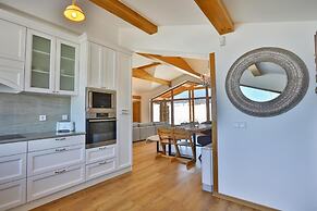 Luxurious Chalet near Pirin Golf Resort