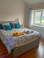 Spacious 3bed House in Walsall With Parking Onsite