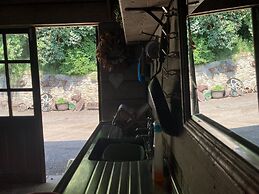 Outstandingly Situated Cosy Shepherds Hut