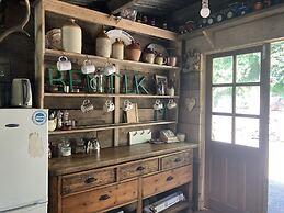 Outstandingly Situated Cosy Shepherds Hut