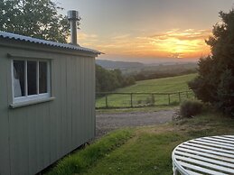 Outstandingly Situated Cosy Shepherds Hut