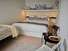 Private Couple Room On Caparica Poshtel