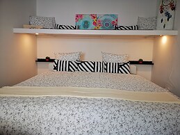 Private Couple Room On Caparica Poshtel
