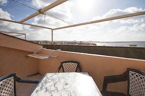 Emerald Apartment With Sea View