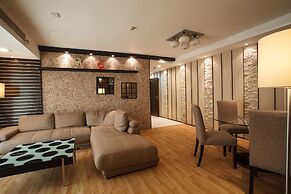 2A - 2 Bedroom Downtown Apartment With Shared Pool