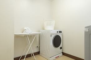 2A - 2 Bedroom Downtown Apartment With Shared Pool