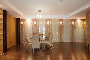 2B - 2 Bedrooms and 2 Bathrooms Located Downtown Apartment With Shared