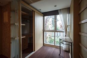 2B - 2 Bedrooms and 2 Bathrooms Located Downtown Apartment With Shared
