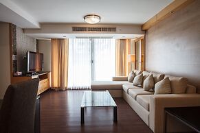 3A - 2 Bedroom Downtown Apartment With Shared Pool