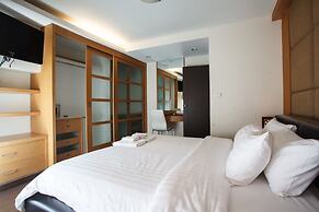 3A - 2 Bedroom Downtown Apartment With Shared Pool