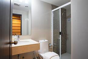 3A - 2 Bedroom Downtown Apartment With Shared Pool