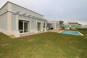 Semi-detached Villa With Pool In Rural Setting