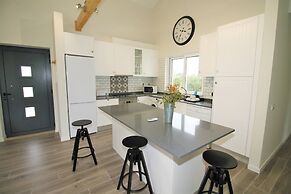 Semi-detached Villa With Pool In Rural Setting