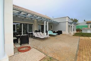 Semi-detached Villa With Pool In Rural Setting