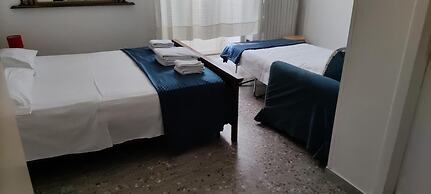 Room-come and Visit Naples !! We Look fo