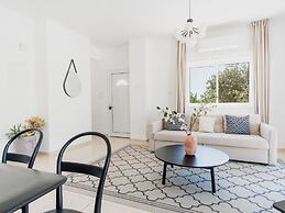 Sanders White Mountains - Bright Villa With Pool