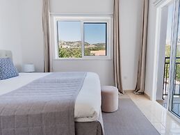 Sanders White Mountains - Bright Villa With Pool