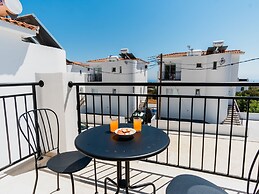 Sanders White Mountains - Inviting Villa With Pool