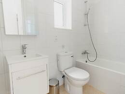 Sanders White Mountains - Inviting Villa With Pool