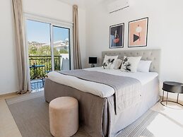 Sanders White Mountains - Inviting Villa With Pool