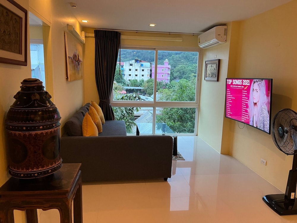 6-35 - 3 Bdr Condo With Balcony and Shared Pool