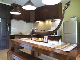 6-35 - 3 Bdr Condo With Balcony and Shared Pool