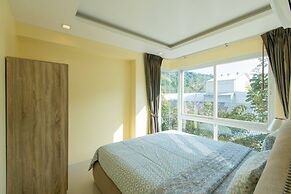 6-35 - 3 Bdr Condo With Balcony and Shared Pool