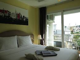 6-35 - 3 Bdr Condo With Balcony and Shared Pool