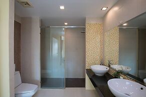 6-35 - 3 Bdr Condo With Balcony and Shared Pool