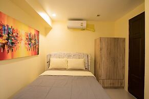 6-35 - 3 Bdr Condo With Balcony and Shared Pool