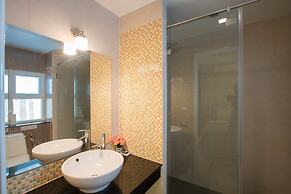 6-35 - 3 Bdr Condo With Balcony and Shared Pool
