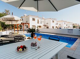 Sanders White Mountains - Lovely villa With Pool