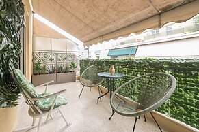 Supreme Suite with balcony by Cloudkeys