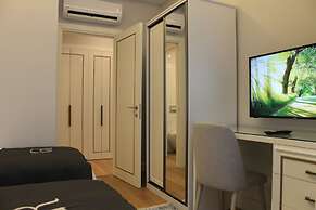 GARLON RESIDENCE