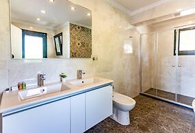 Beacon Hill Suites