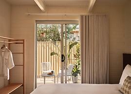 The Isla & Casita Motel