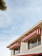 The Isla & Casita Motel