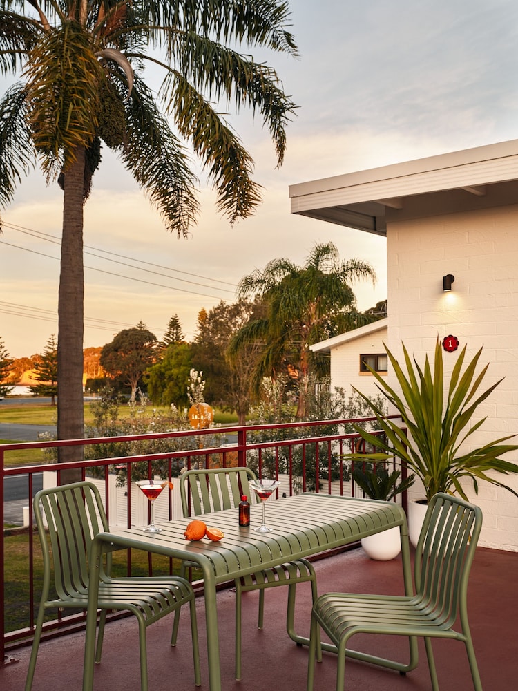 The Isla & Casita Motel