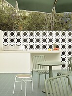 The Isla & Casita Motel