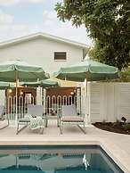 The Isla & Casita Motel