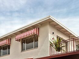 The Isla & Casita Motel