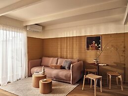 The Isla & Casita Motel