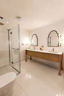 Genesis Hotel